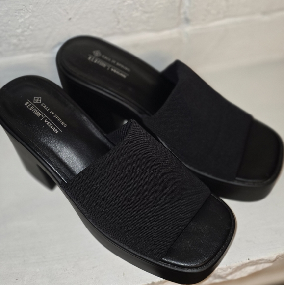 Sandals - Picture 2 of 4